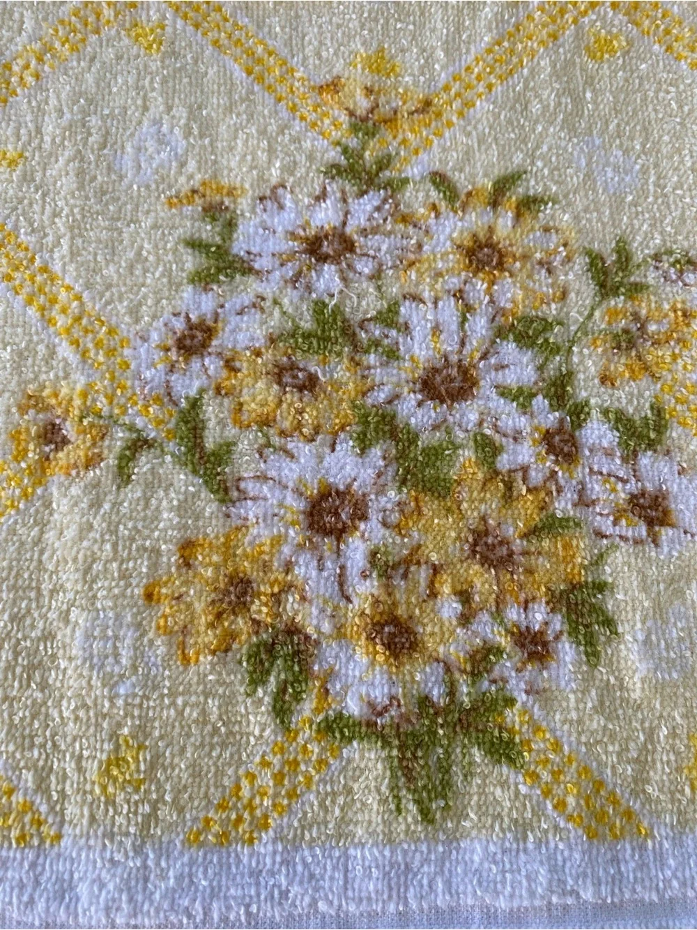 Vintage MCM Mid Century Yellow White Floral Daisy Hand Towel